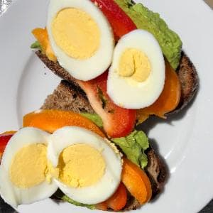 Egg Toast with Spicy Avocado Cream & Peppers